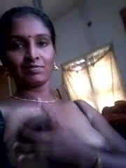 dusky slim bahbhi pussy fucking with carrot