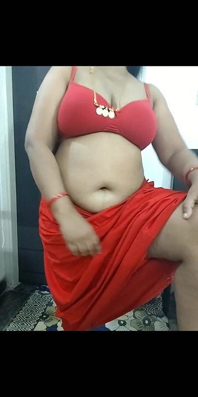 Hot red saree aunty hot in saree