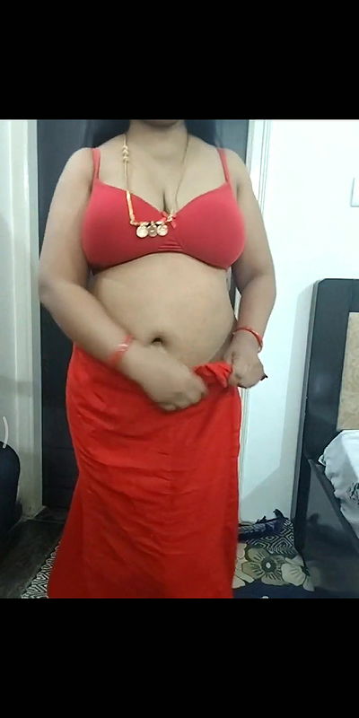 Hot red saree aunty hot in saree