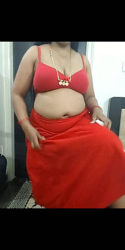 Hot red saree aunty hot in saree