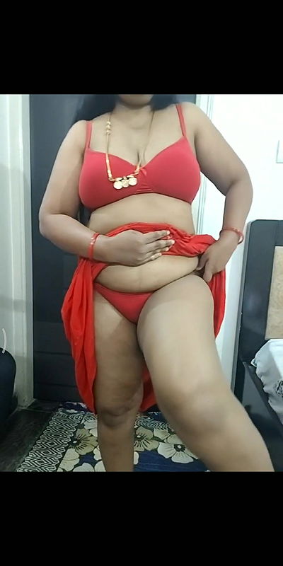 Hot red saree aunty hot in saree