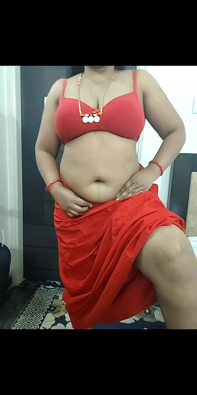 Hot red saree aunty hot in saree