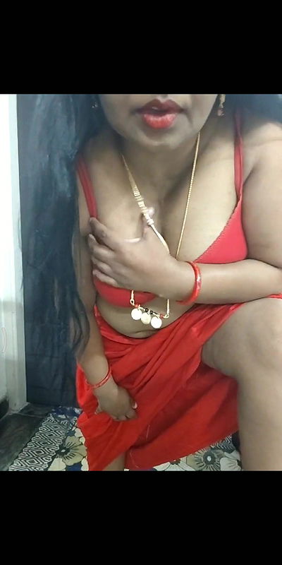 Hot red saree aunty hot in saree