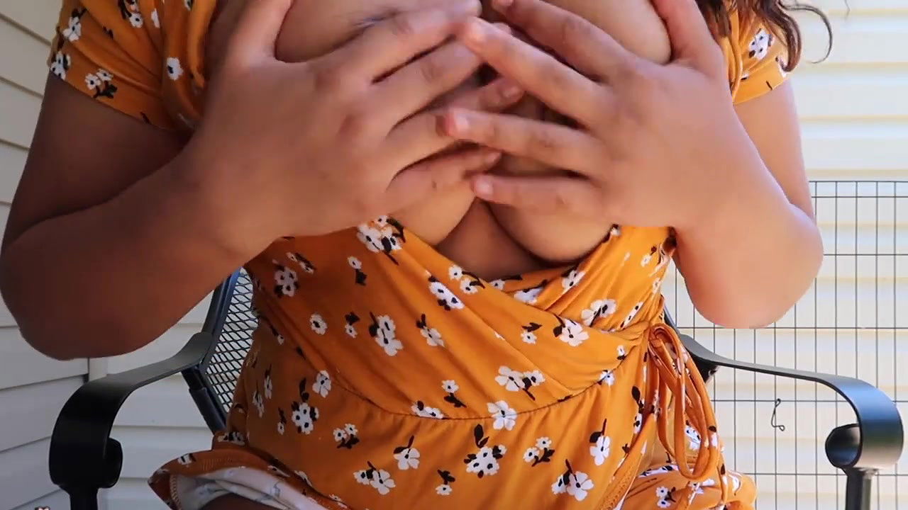 Horny chubby Bhabhi fingering