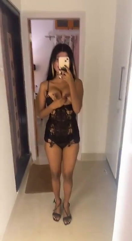 Beautiful desi horny girlfriend showing her big boobs P1