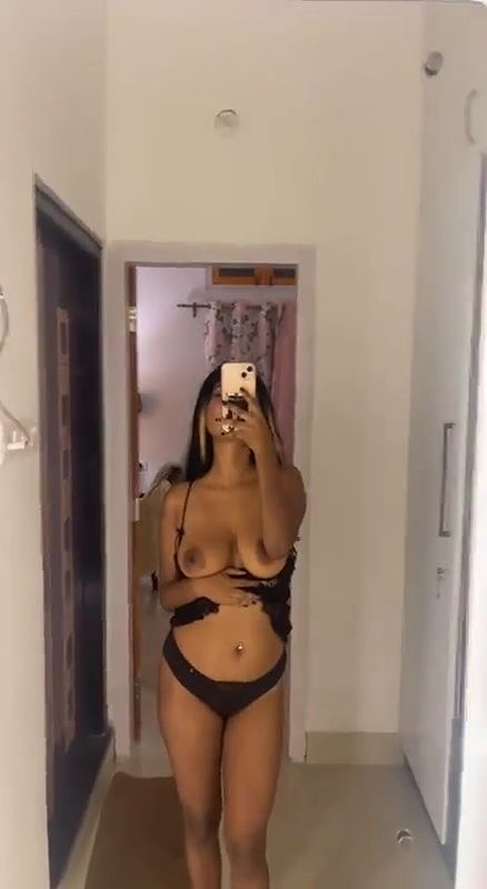 Beautiful desi horny girlfriend showing her big boobs P1