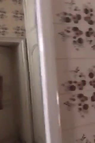 Apne Friend Ke Girlfriend Ko Bathroom Me Le Ja Kar Uski Bur Ki Garmi Shant Ki