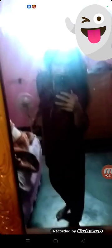 Sexy Slim Girl Showing