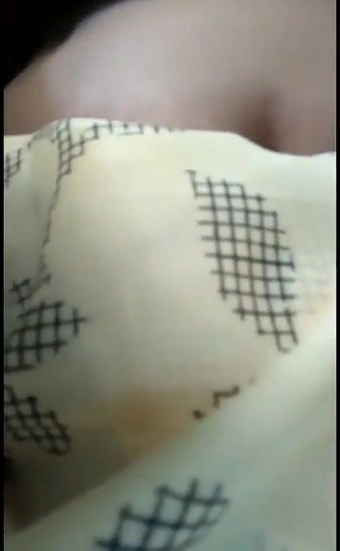 Desi Aunty records her pussy