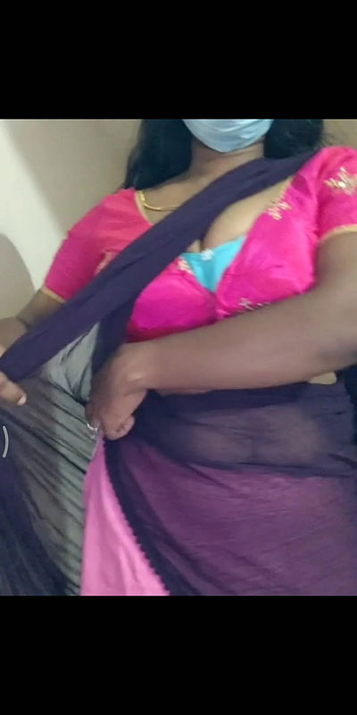 Hot Navel stretch marks Aunty