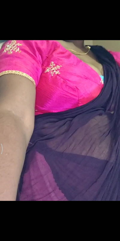 Hot Navel stretch marks Aunty