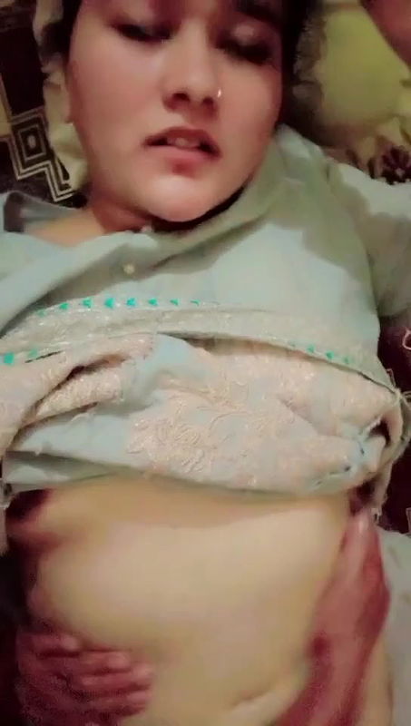 CUTE CHUBBY PAKISTANI GIRL BATHING  MOM MASSAGE 3