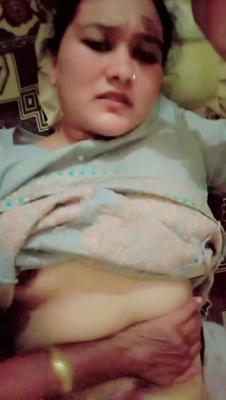 CUTE CHUBBY PAKISTANI GIRL BATHING  MOM MASSAGE 3