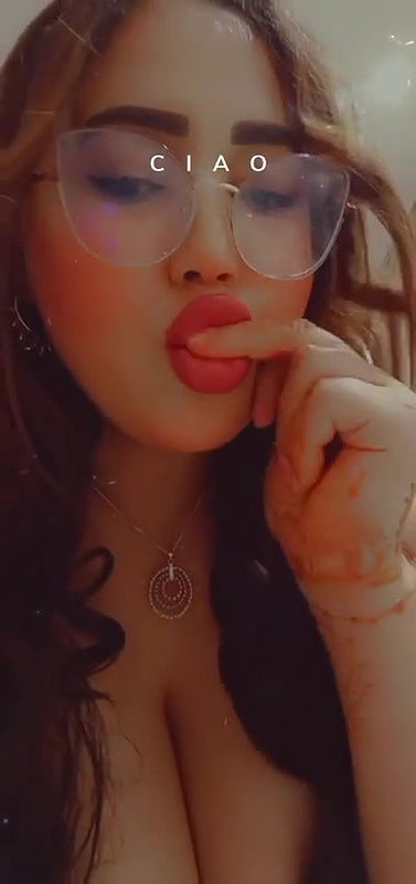 Extremely gorgeous chubby desi girlfriend showing her curvy big tits exclusive leaked video by her ex boyfriend