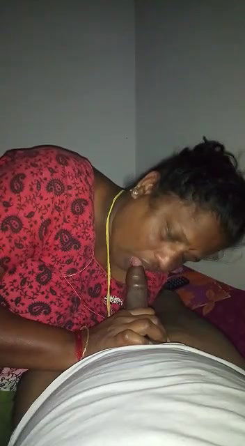 Mature Mallu aunty pov blowjob MMS video