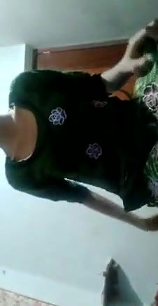 Tamil Girl pussy show latest MMS video