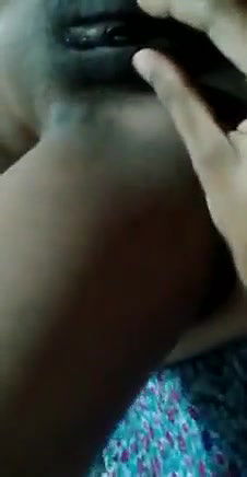 Tamil Girl pussy show latest MMS video
