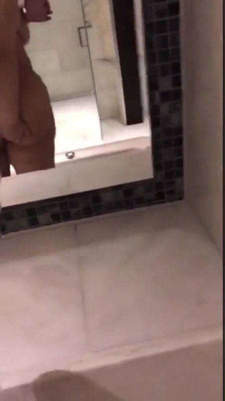 Beautiful chubby aunty showing her sexy nude body