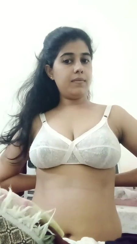 cute wife boobs showing