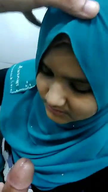 hijabi girlfriend nude show and blowjob