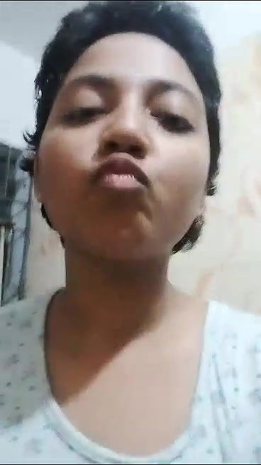 little boobs showing girl