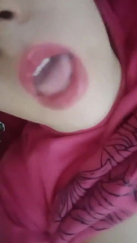 Beautiful chubby horny girl Shows her big boobs and fingering her juicy pussy