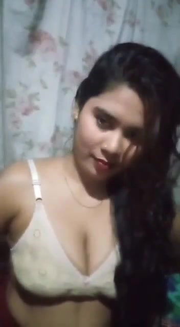 beautiful girl nude show