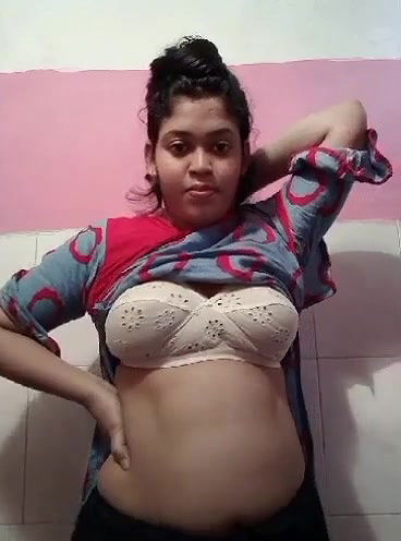 ladki ne choot dikhayi