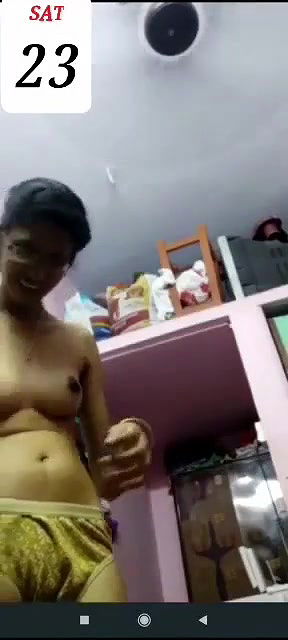 nangi patli ladki ne dress pehni