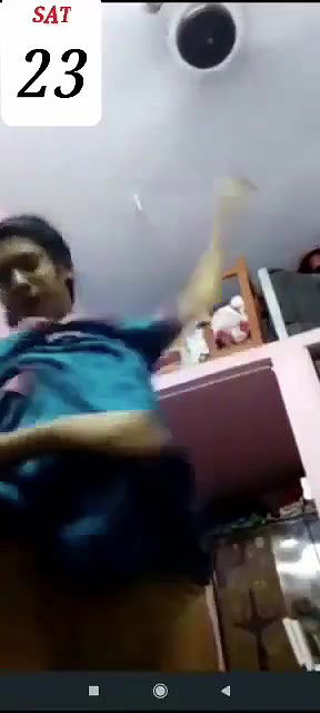 nangi patli ladki ne dress pehni