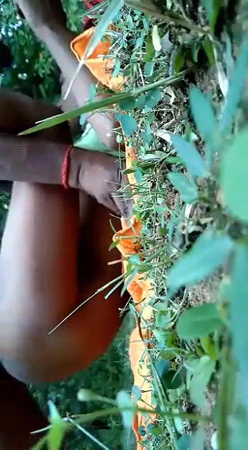 gaon ki ladki ko khule mein choda