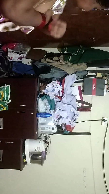 Tamil Kamakalanjiyam MILF Aunty Nude Dressing Video