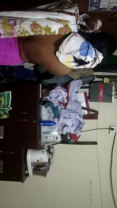 Tamil Kamakalanjiyam MILF Aunty Nude Dressing Video