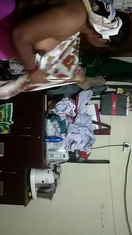 Tamil Kamakalanjiyam MILF Aunty Nude Dressing Video