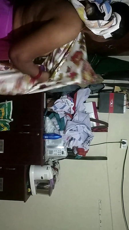 Tamil Kamakalanjiyam MILF Aunty Nude Dressing Video