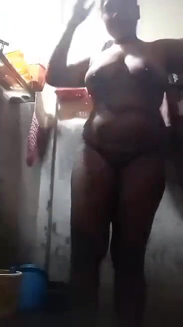 Tanker Bengali Chubby Wife Showing For Lover