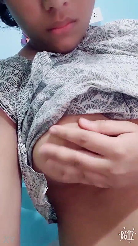 Young Girl Pinxhing Nipple