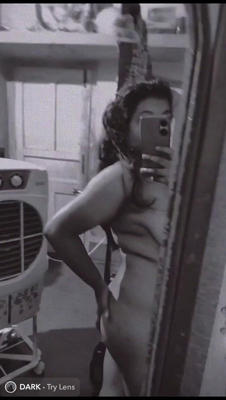 big boobs girl full nude mirror selfie