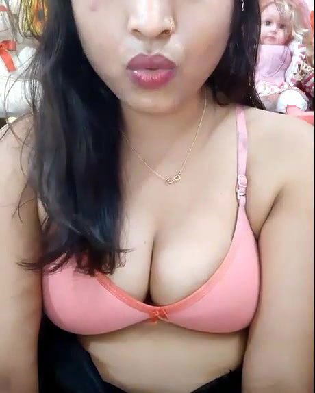 cute girl boobs showing live