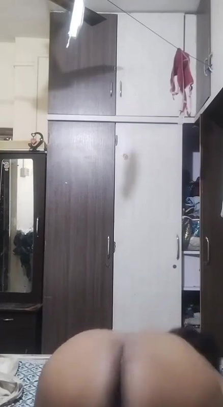 horny indian gf showing ass