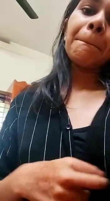 hot mallu girlfriend little boobs show