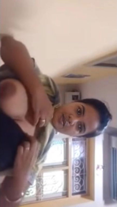 mallu aunty boobs press