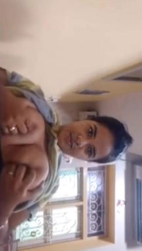 mallu aunty boobs press