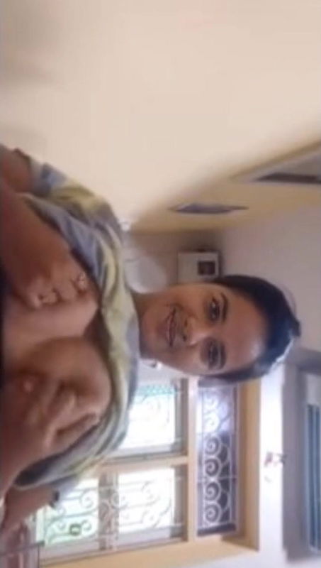 mallu aunty boobs press