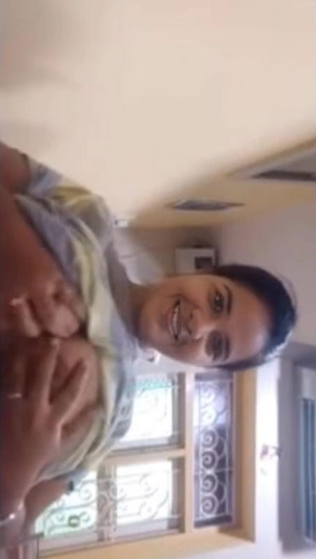 mallu aunty boobs press