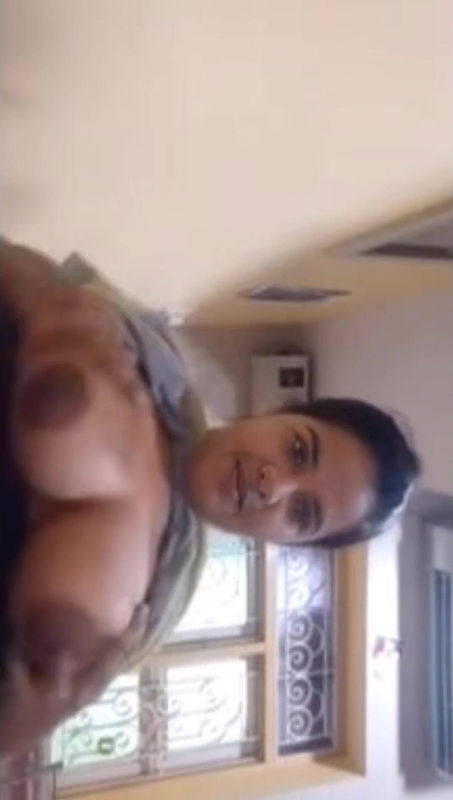 mallu aunty boobs press