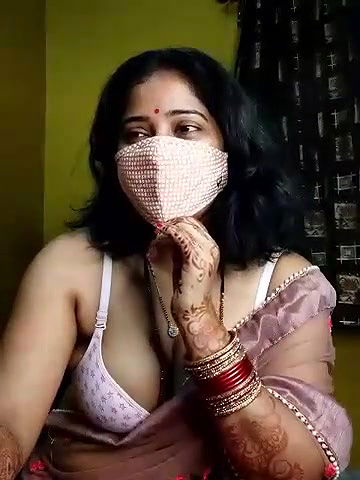 Sexy Aunty Boobs Show on Fan Demand