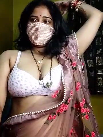 Sexy Aunty Boobs Show on Fan Demand