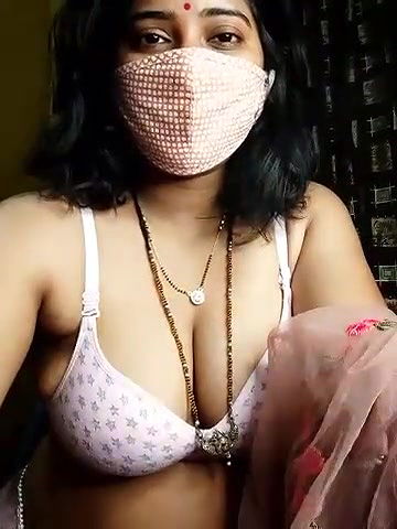 Sexy Aunty Boobs Show on Fan Demand