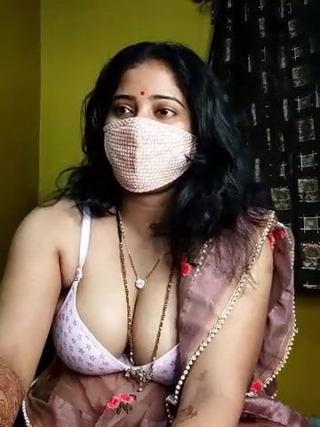 Sexy Aunty Boobs Show on Fan Demand